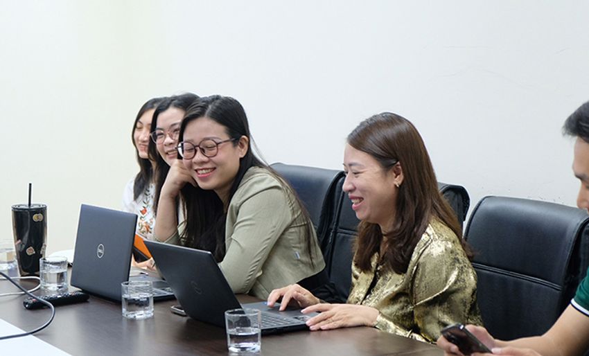 dai-dien-ngan-hang-pg-bank-trong-buoi-kick-off-he-thong-e-learning.jpg