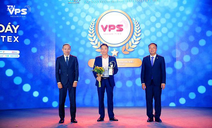 20.5.vps-nhan-giai-thuong-dich-vu-moi-gioi-tai-chinh-tieu-bieu-2024.jpg