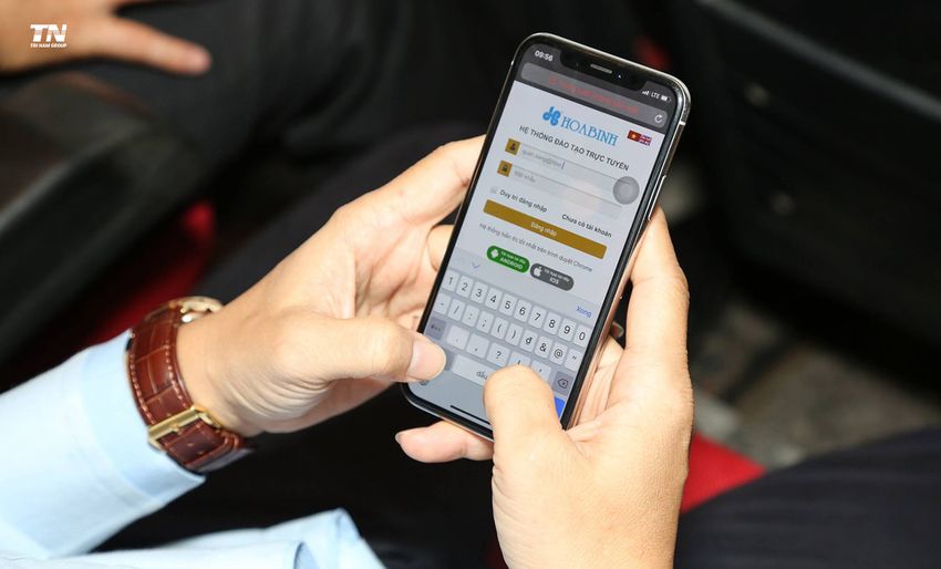 28.4.he-thong-elearning-tap-doan-hoa-binh-mobile.jpg