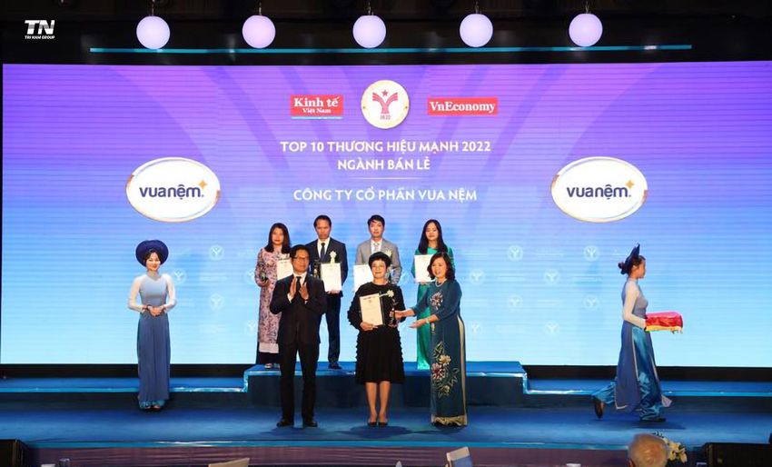 vua-nem-nhan-giai-thuong-top-10-thuong-hieu-manh-2022.jpg